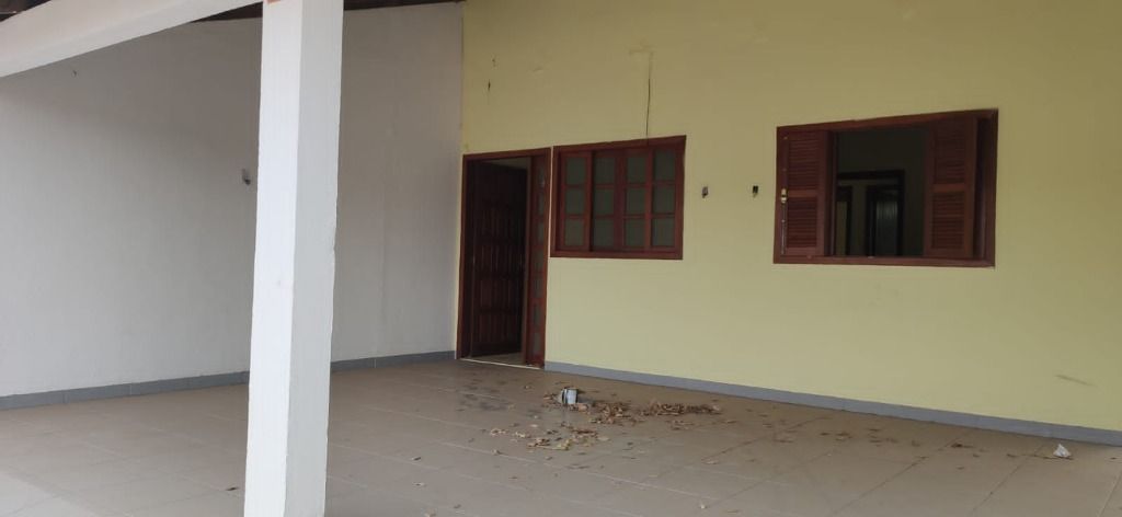 Ótima casa com 2 quartos.