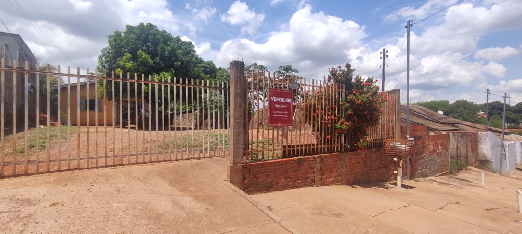 Ótima casa com 2 quartos.