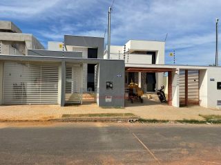 Bela casa com 3 quartos.