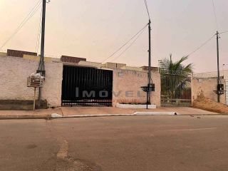 Ótima casa com 2 quartos.