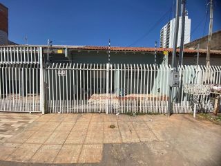 Casa Localizada a poucos metros da Av Alzira Santana