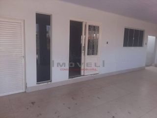 Ótima casa com 3 quartos.