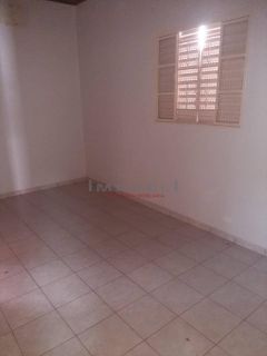 Ótima casa com 3 quartos.