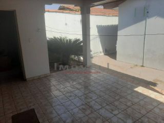 Ótima casa com 3 quartos.