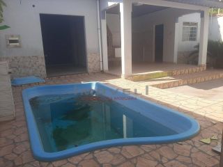 Ótima casa com 3 quartos.