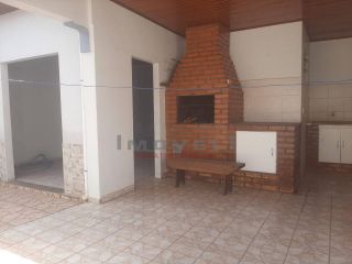 Ótima casa com 3 quartos.