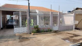 Casa Para Venda com 4 quartos sendo uma suite , localizada a poucos metros da Avenida Arthur Bernardes !