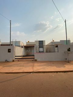 Linda casa com 2 quartos à venda !!!