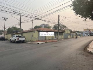 Uma casa de 4 quartos e 3 kitnet de 1 quarto à venda !!!