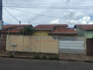 Casa com 2 quartos sendo 1 suíte no bairro Santa Isabel