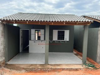 Casa com 2/4 sendo 1 suíte no Canelas