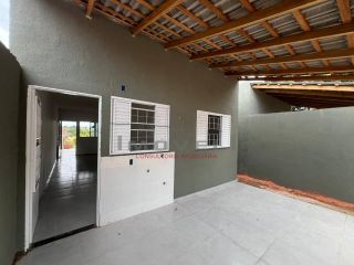 Casa com 2/4 sendo 1 suíte no Canelas
