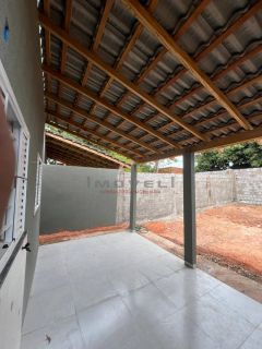 Casa com 2/4 sendo 1 suíte no Canelas