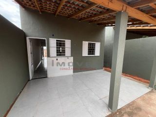 Casa com 2/4 sendo 1 suíte no Canelas