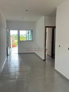 Casa com 2/4 sendo 1 suíte no Canelas