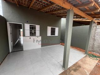 Casa com 2/4 sendo 1 suíte no Canelas
