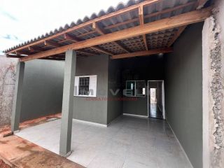 Casa com 2/4 sendo 1 suíte no Canelas