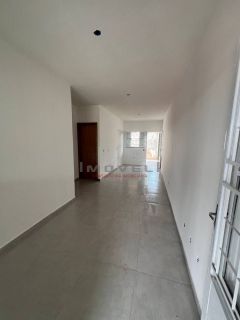 Casa com 2/4 sendo 1 suíte no Canelas