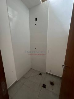 Casa com 2/4 sendo 1 suíte no Canelas