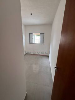 Casa com 2/4 sendo 1 suíte no Canelas