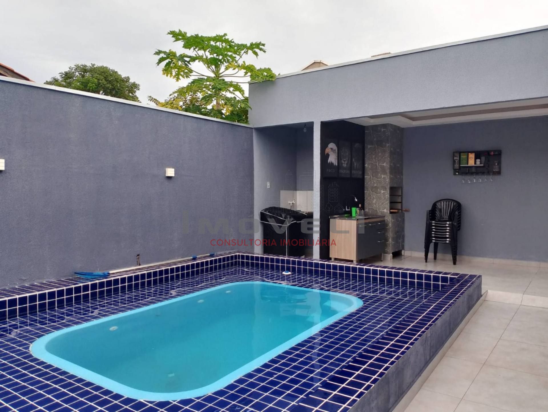 LINDA CASA COM PISCINA E CHURRASQUEIRA, COM 2 QUARTOS SENDO 1 SUITE,SALA,COZINHA E AREA DE SERVIÇO COBERTA