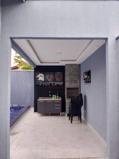 LINDA CASA COM PISCINA E CHURRASQUEIRA, COM 2 QUARTOS SENDO 1 SUITE,SALA,COZINHA E AREA DE SERVIÇO COBERTA