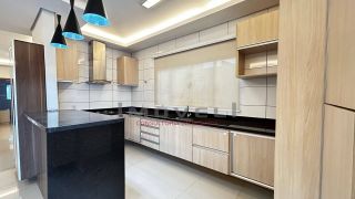 Casa com 3 Suítes, Piscina e Varanda Gourmet a Poucos Minutos do Centro de Várzea Grande