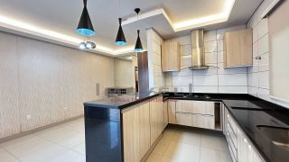 Casa com 3 Suítes, Piscina e Varanda Gourmet a Poucos Minutos do Centro de Várzea Grande