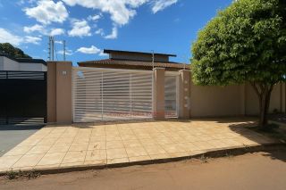 Casa com 3 Suítes, Piscina e Varanda Gourmet a Poucos Minutos do Centro de Várzea Grande