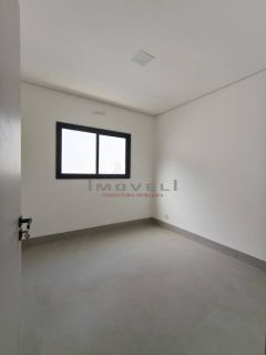 CASA EM CUIABA PARQUE ORAHA   Terreno 6x30=180 Área Construída 99,75  Porcelanato Incepa Piso 90x90 Parede WC 90x90 Parede Coz/Lav 60x1,20  Esquadrias em alumínio preto com alizar.  Portas de madeira  Metais Rainha    Casa Unifamiliar  03 Qtos sendo 1 Sui