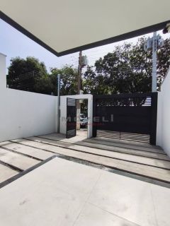 CASA EM CUIABA PARQUE ORAHA   Terreno 6x30=180 Área Construída 99,75  Porcelanato Incepa Piso 90x90 Parede WC 90x90 Parede Coz/Lav 60x1,20  Esquadrias em alumínio preto com alizar.  Portas de madeira  Metais Rainha    Casa Unifamiliar  03 Qtos sendo 1 Sui