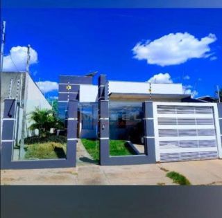 Casa com piscina no Jardim dos Estados