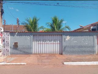 CASA Á VENDA NO BAIRRO CANELAS