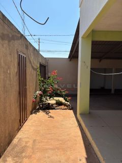 CASA Á VENDA NO BAIRRO PETRÓPOLIS (CHAPÉU DO SOL)