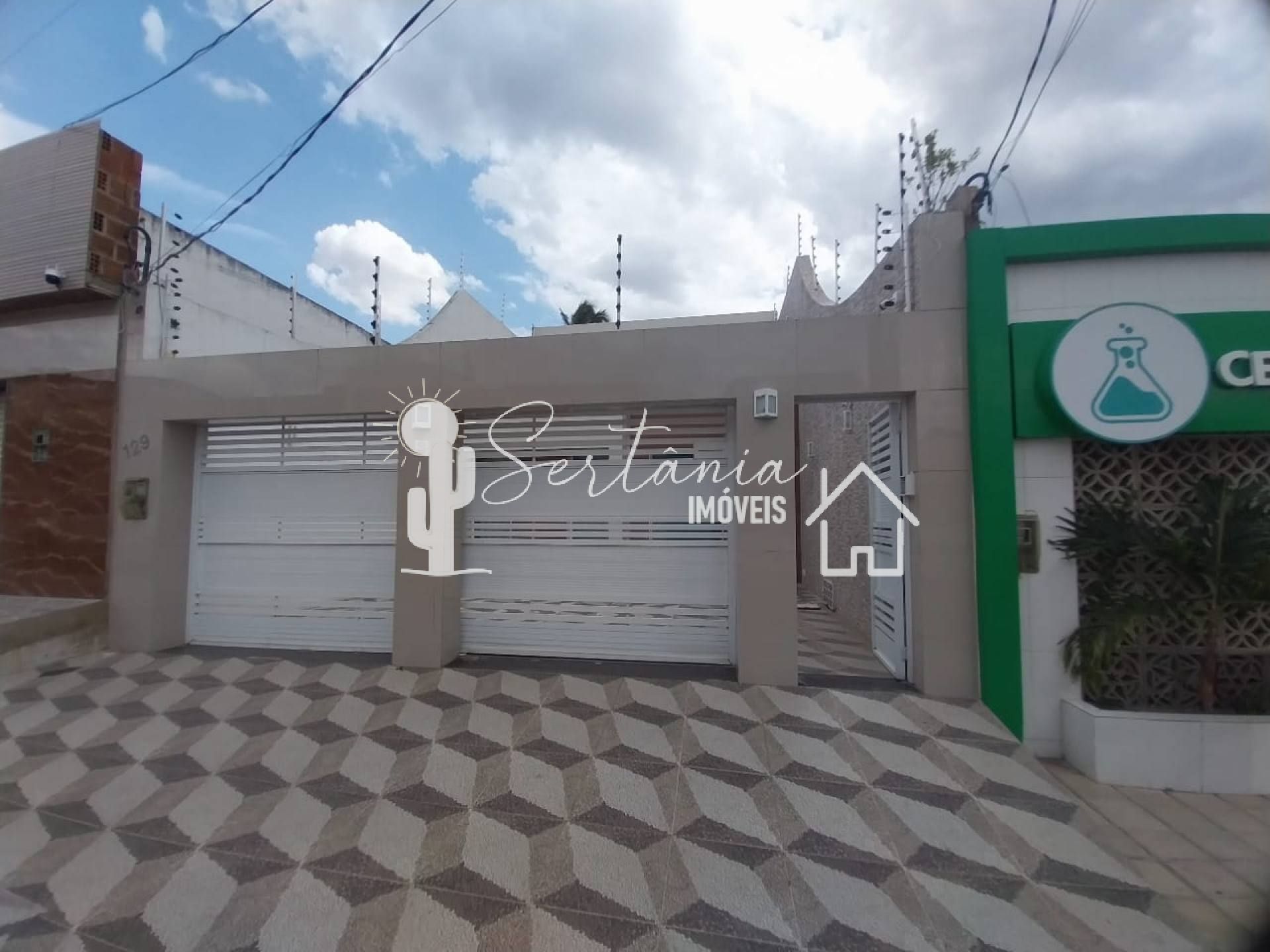 Casa para Venda com Excelente Localização na Rua Floriano Peixoto 129 – Centro – Sertânia/PE.