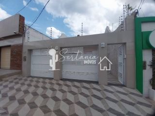 Casa para Venda com Excelente Localização na Rua Floriano Peixoto 129 – Centro – Sertânia/PE.