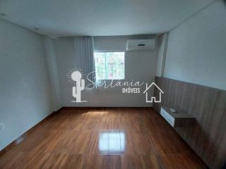 Casa para Venda com Excelente Localização na Rua Floriano Peixoto 129 – Centro – Sertânia/PE.