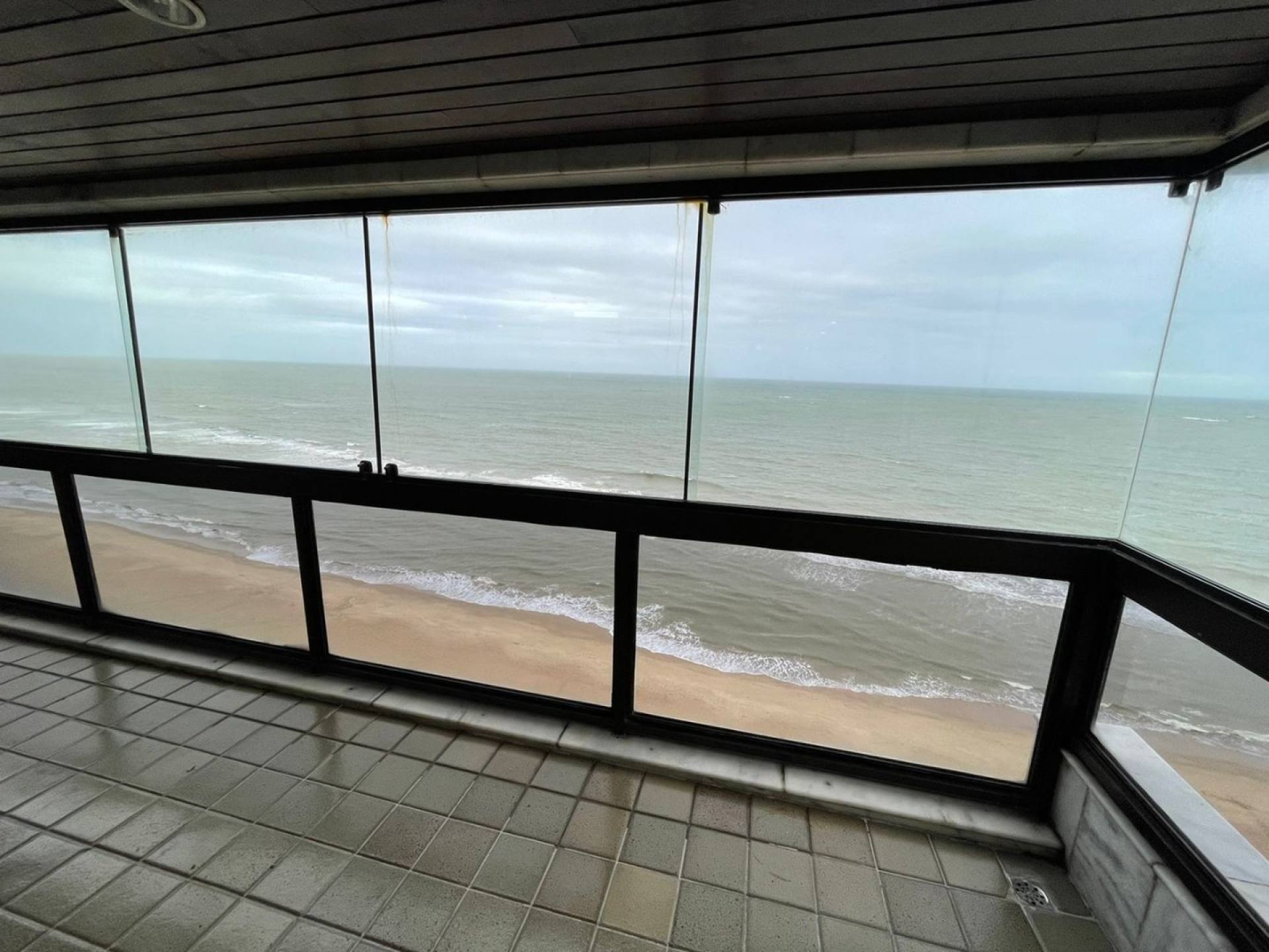 Venda apartamento beira mar de Piedade - Com 04 suítes, 03 vagas, 300M².