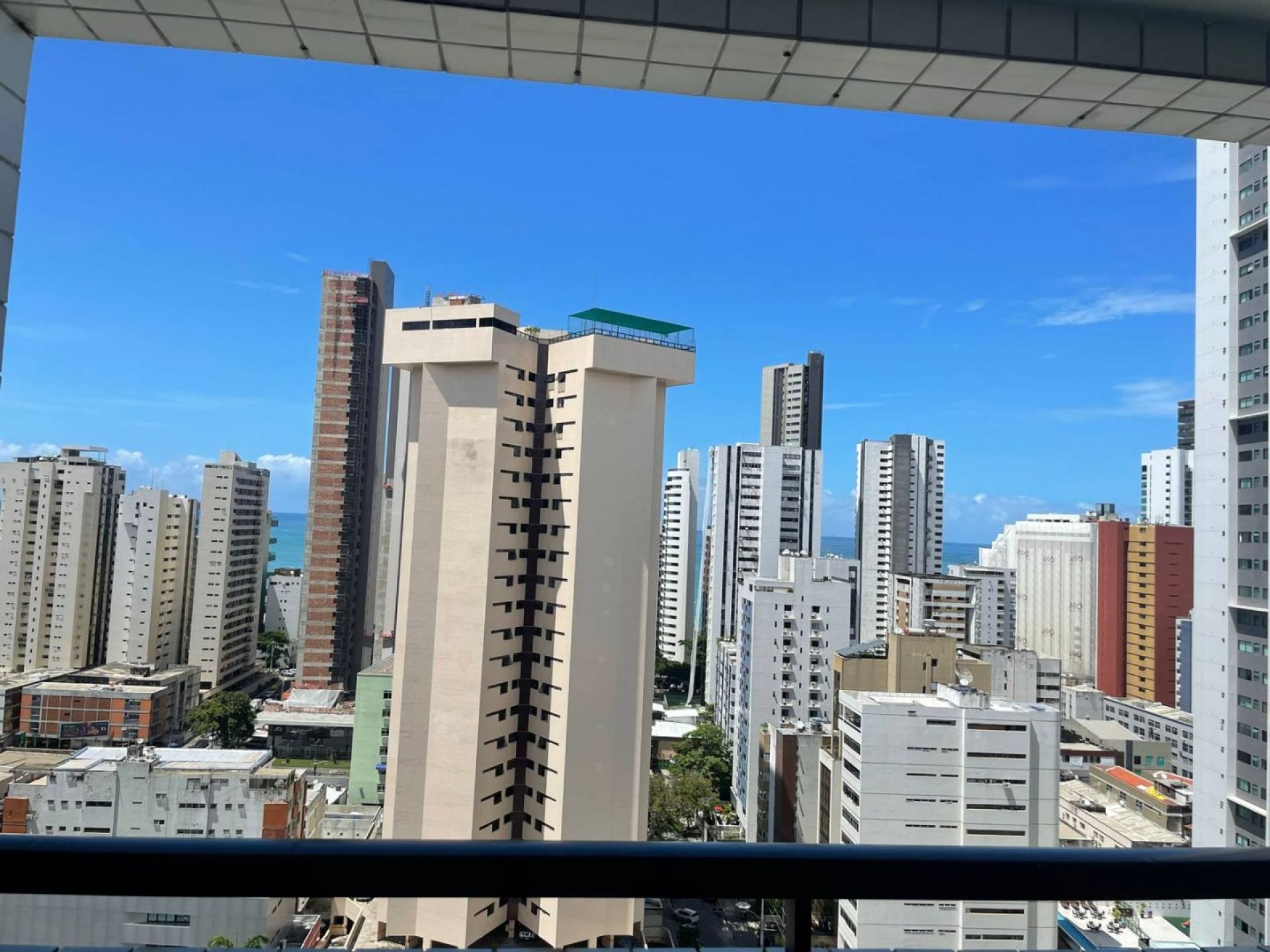 Venda apartamento 03 quartos em Boa Viagem, 02 vagas, com lazer.