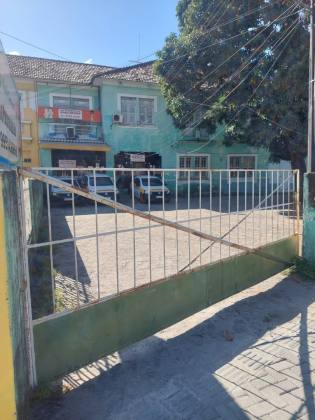 Venda de casa comercial na Madalena.