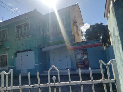 Venda de casa comercial na Madalena.