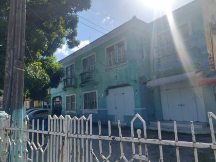 Venda de casa comercial na Madalena.