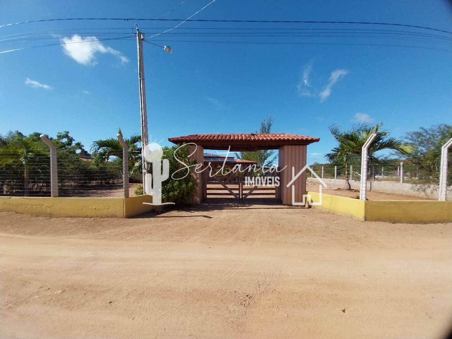 Chácara para Venda com excelente localização próximo ao Açude Barra, há 7,0 km da cidade.