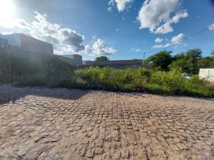 Terreno para Venda com 240 m² de área 12X20, com excelente localização no bairro do Sol Nascente (Nova Sertânia)