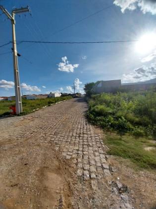 Terreno para Venda com 240 m² de área 12X20, com excelente localização no bairro do Sol Nascente (Nova Sertânia)