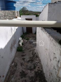 Casa para Venda com Excelente Localização na Rua 07 de Outubro – Centro – Sertânia/PE.