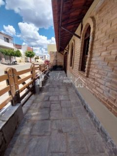 Casa para Venda com Excelente Localização na Rua Rui Barbosa, 155 – Centro – Sertânia/PE.