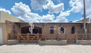 Casa para Alugar com Excelente Localização na Rua Rui Barbosa, 155 – Centro – Sertânia/PE.