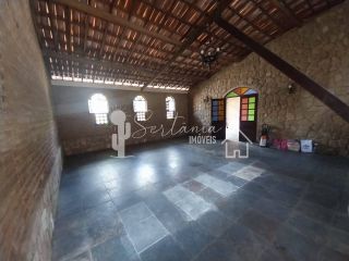 Casa para Alugar com Excelente Localização na Rua Rui Barbosa, 155 – Centro – Sertânia/PE.