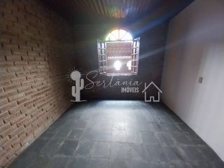 Casa para Alugar com Excelente Localização na Rua Rui Barbosa, 155 – Centro – Sertânia/PE.